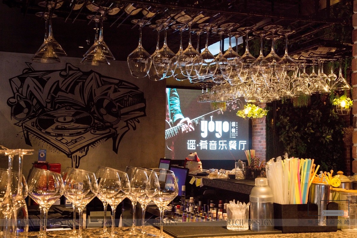 現(xiàn)代音樂餐廳背景墻裝潢裝飾角度實(shí)景圖